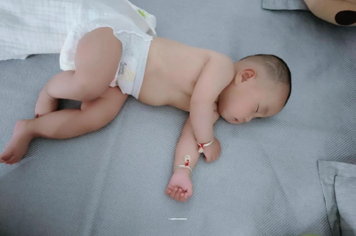 长沙三个月宝宝抬头不稳 长沙三个月宝宝抬头不稳